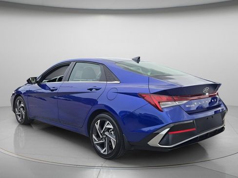 Certified 2025 Hyundai Elantra SEL w/ Cargo Package FWD image 7