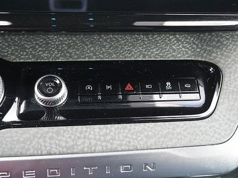 Used 2025 Ford Expedition Tremor image 49