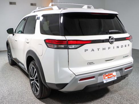 Used 2023 Nissan Pathfinder Platinum image 9