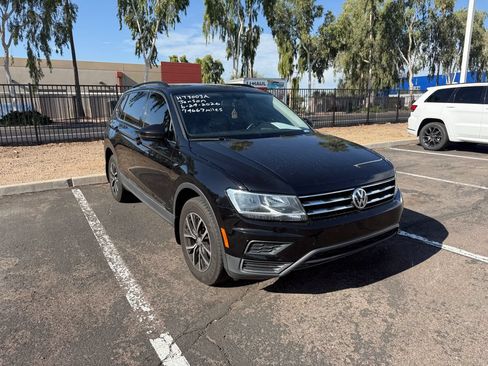 Used 2020 Volkswagen Tiguan SE w/ Panoramic Sunroof Package FWD image 3