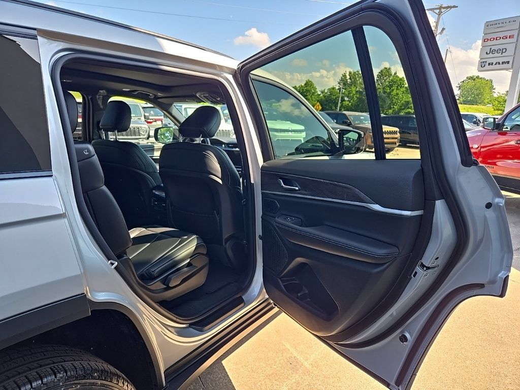 New 2026 Jeep Grand Cherokee L Limited w/ Limited Altitude Package AWD/4WD image 79