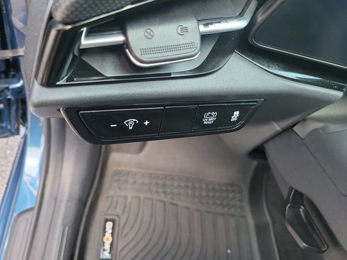 Used 2023 Kia Niro EX Touring FWD image 23
