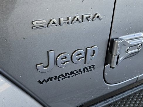 Used 2019 Jeep Wrangler Unlimited Sahara image 10