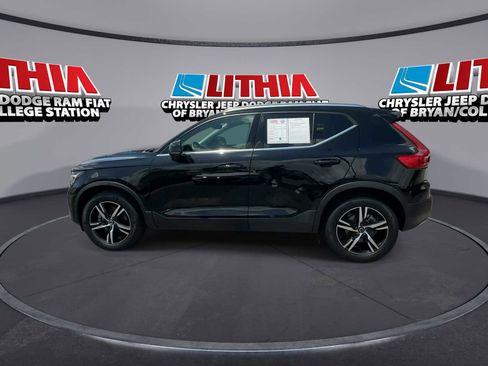 Used 2023 Volvo XC40 B5 Plus AWD/4WD image 5