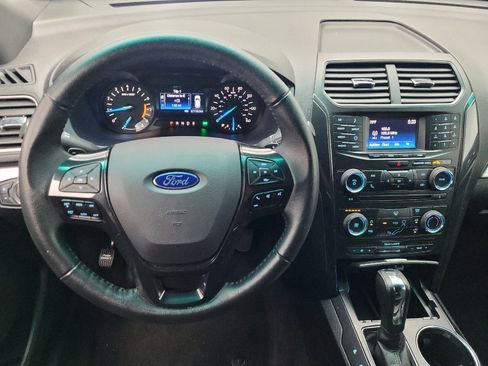 Used 2017 Ford Explorer XLT image 22