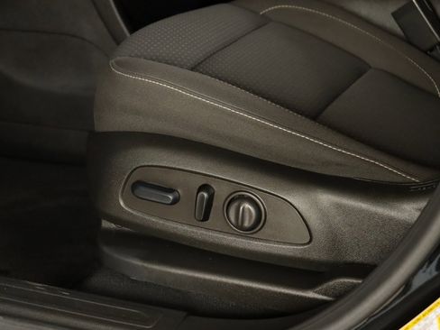 Used 2023 GMC Acadia SLE w/ Driver Convenience Package image 20