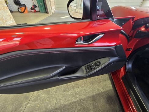 Used 2016 MAZDA MX-5 Miata Club RWD image 11