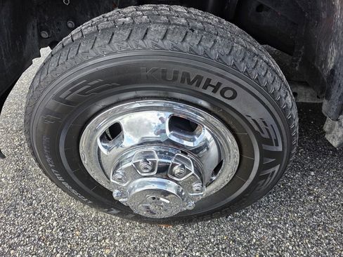 Used 2024 RAM 3500 Tradesman w/ Chrome Appearance Group image 32