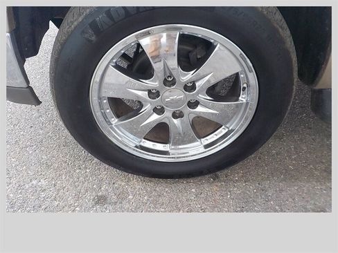 Used 2006 Chevrolet Suburban LT w/ Preferred Equipment Group image 12