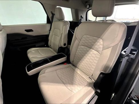 Used 2024 Nissan Pathfinder SV w/ SV Premium Package AWD/4WD image 23