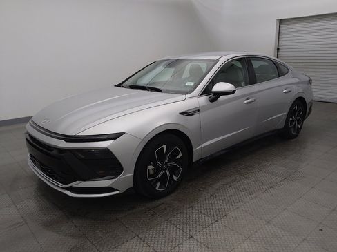 Used 2025 Hyundai Sonata SEL FWD image 2