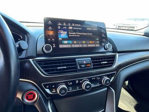Used 2018 Honda Accord Touring image 25