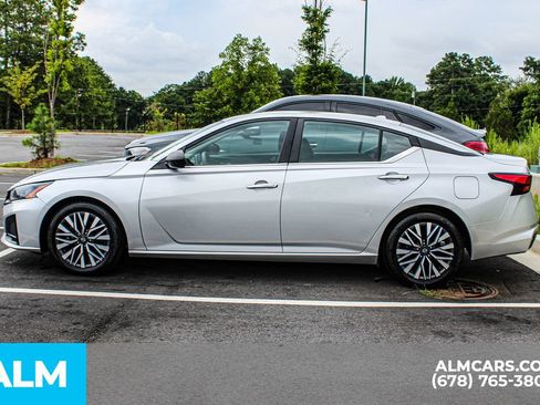 Used 2024 Nissan Altima 2.5 SV FWD image 5