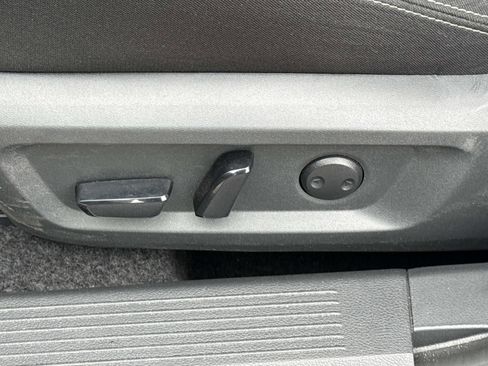 Used 2025 Nissan Rogue SV image 21