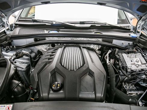 Used 2023 Porsche Macan AWD/4WD image 33