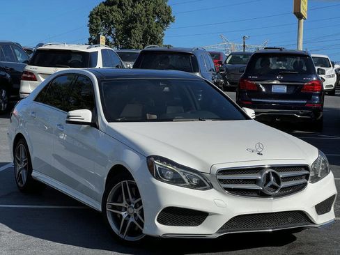 Used 2014 Mercedes-Benz E 550 4MATIC Sedan image 3