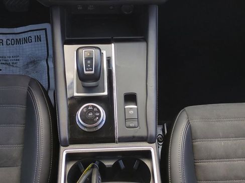 Used 2024 Mitsubishi Outlander SE Black Edition image 17