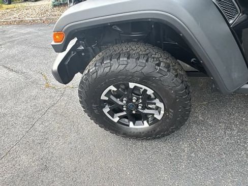 Used 2025 Jeep Wrangler Unlimited Rubicon 4xe AWD/4WD image 35