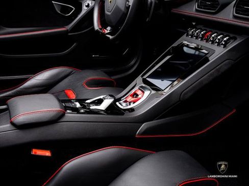 Used 2021 Lamborghini Huracan EVO RWD image 39