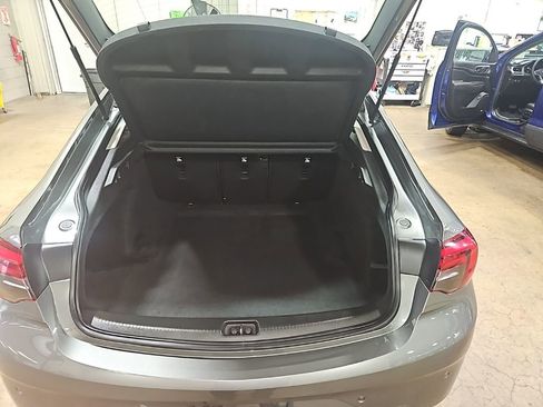 Used 2019 Buick Regal Essence w/ Driver Confidence Package I image 27