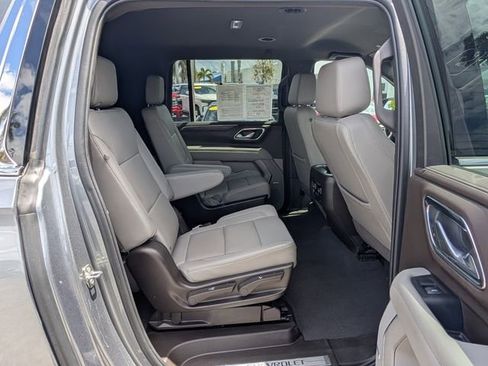 Used 2022 Chevrolet Suburban LT w/ Luxury Package image 16
