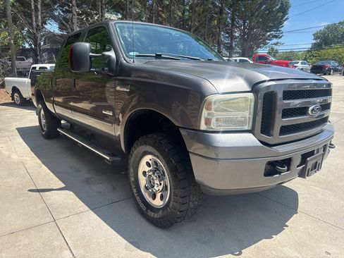 Used 2006 Ford F250 XLT AWD/4WD image 9