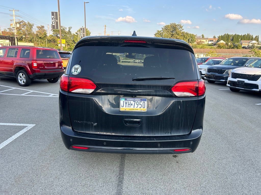 Used 2019 Chrysler Pacifica Touring Plus w/ S Appearance Package FWD image 5