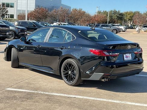 Used 2025 Toyota Camry SE image 7