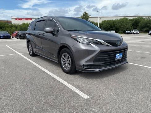 Used 2021 Toyota Sienna LE FWD image 7