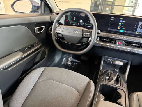 Used 2025 Kia K4 FWD image 32