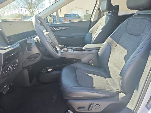 Used 2025 Kia EV6 Light image 13
