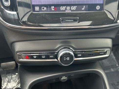 Certified 2025 Volvo XC40 B5 Core AWD/4WD image 24