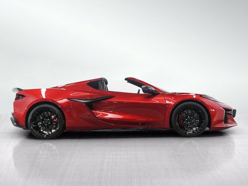 Used 2025 Chevrolet Corvette Z06 w/ Stealth Interior Trim Package RWD image 7