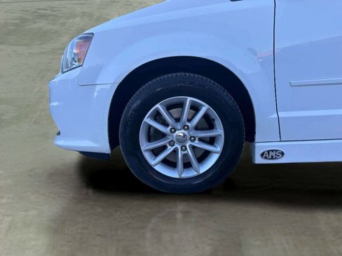 Used 2014 Dodge Grand Caravan SXT w/ Rear Park Assist Package FWD image 35
