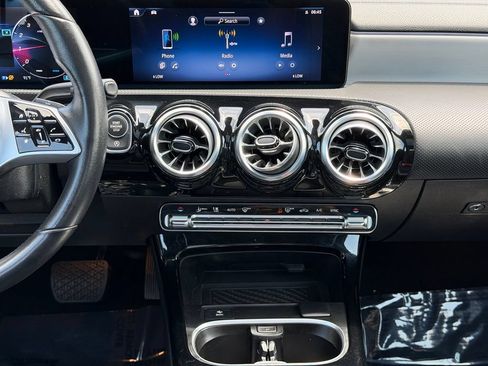 Used 2025 Mercedes-Benz CLA 250 4MATIC image 21