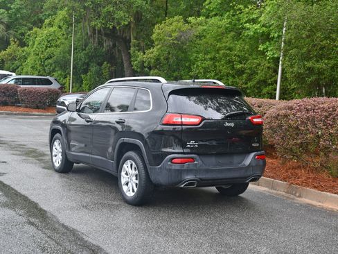 Used 2018 Jeep Cherokee Latitude AWD/4WD image 3