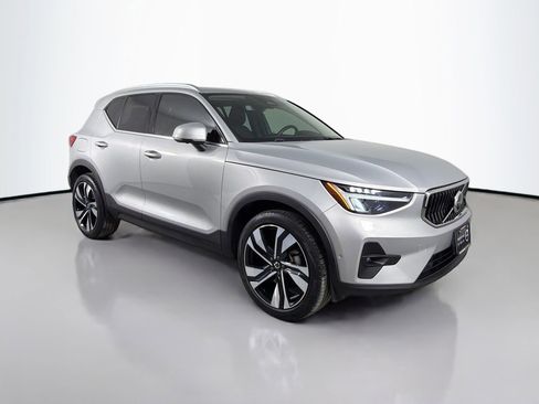 Used 2024 Volvo XC40 B5 Plus w/ Protection Package Premier AWD/4WD image 3