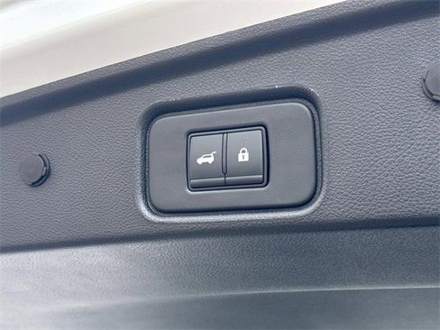 New 2025 Nissan Pathfinder SL image 14