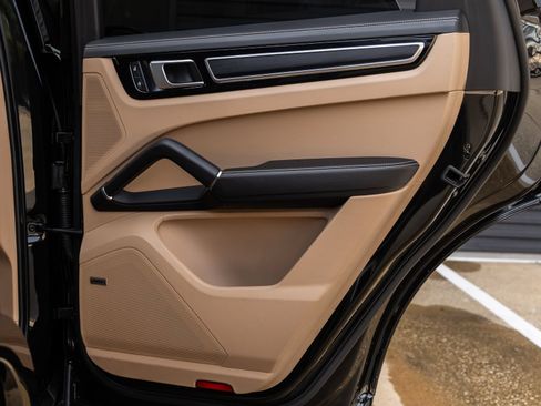 Certified 2023 Porsche Cayenne GTS AWD/4WD image 39