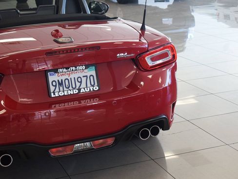 Used 2020 FIAT 124 Spider Abarth w/ Convenience Group RWD image 33
