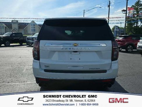 Used 2024 Chevrolet Suburban Premier AWD/4WD image 6