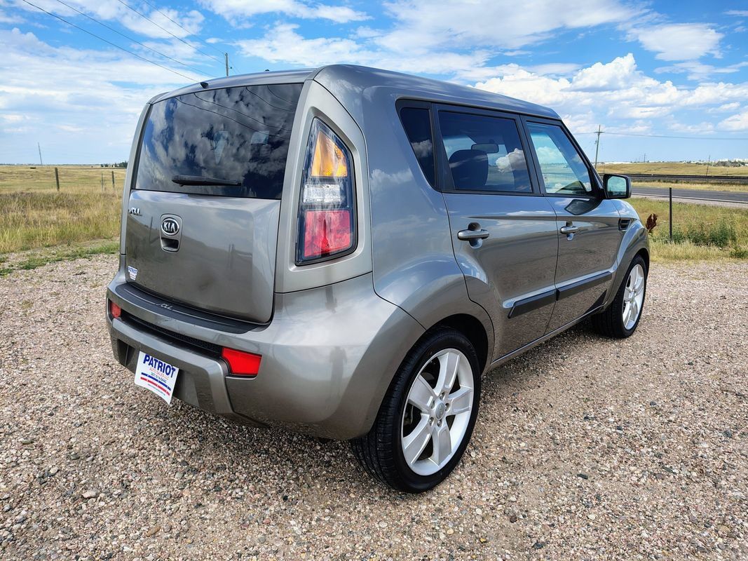 Used 2011 Kia Soul ! FWD image 5