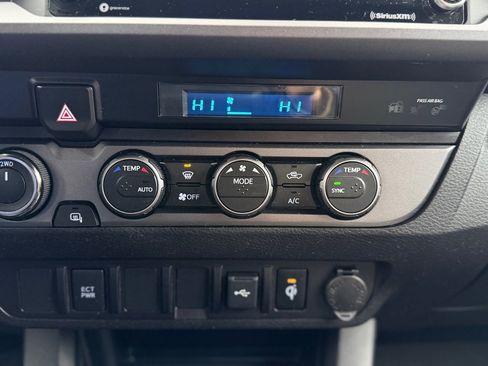 Used 2021 Toyota Tacoma TRD Off-Road image 17