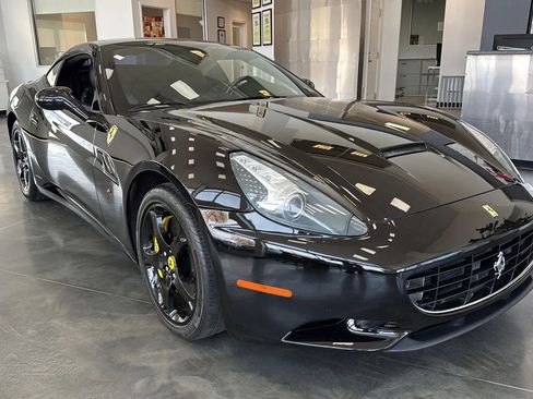 Used 2010 Ferrari California RWD image 4