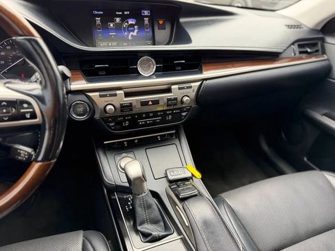 Used 2016 Lexus ES 350 w/ Navigation System Package image 47