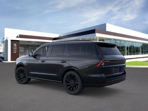 New 2026 Lincoln Navigator Reserve w/ Jet Appearance Package image 4