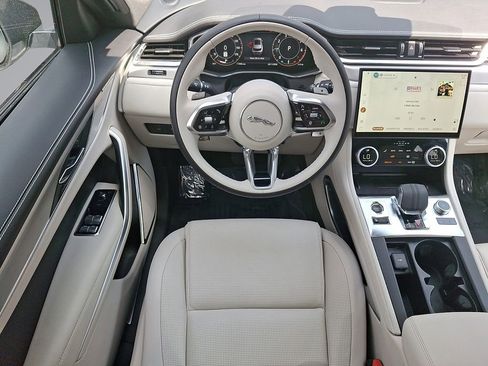 Used 2025 Jaguar F-PACE R-Dynamic S image 21