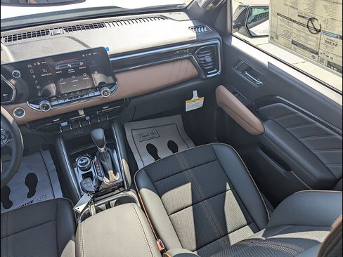 New 2026 GMC Canyon AT4 w/ Nightfall Essentials Package AWD/4WD image 18