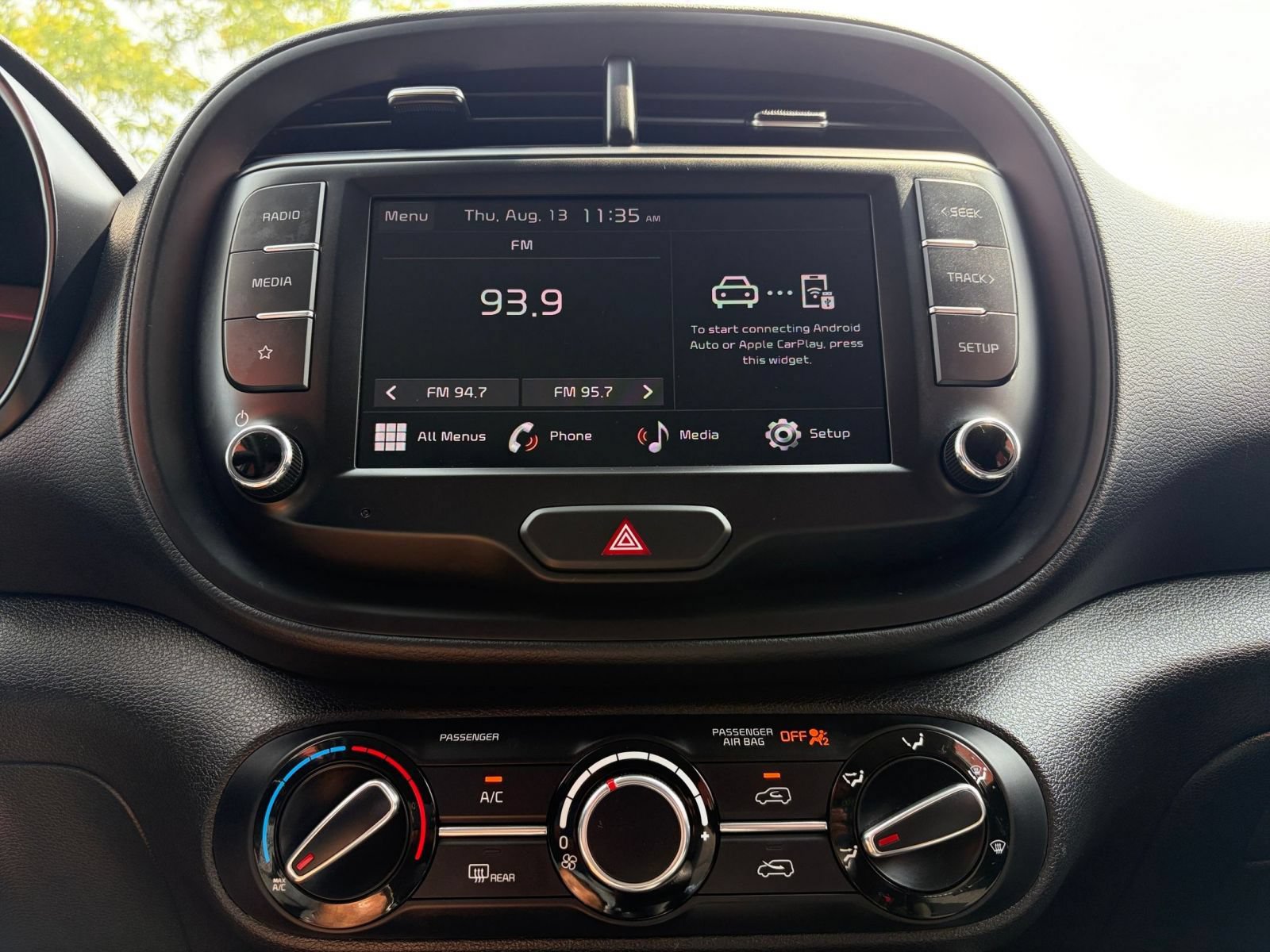 Used 2025 Kia Soul LX w/ LX Technology Package FWD image 16