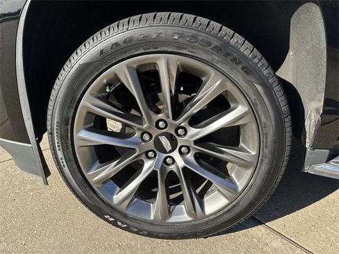 Used 2019 Cadillac Escalade ESV Luxury w/ Escalade Sport Edition image 9